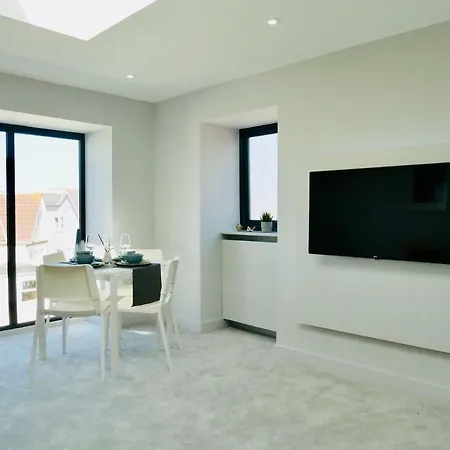 Stunning Sea View Apartment Near The Beach, Bournemouth & Poole Exterior photo
