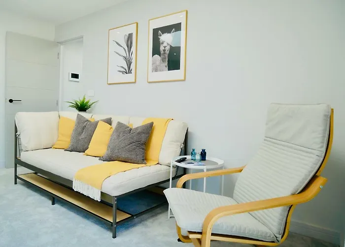 Stunning Sea View Apartment Near The Beach, Bournemouth & Poole