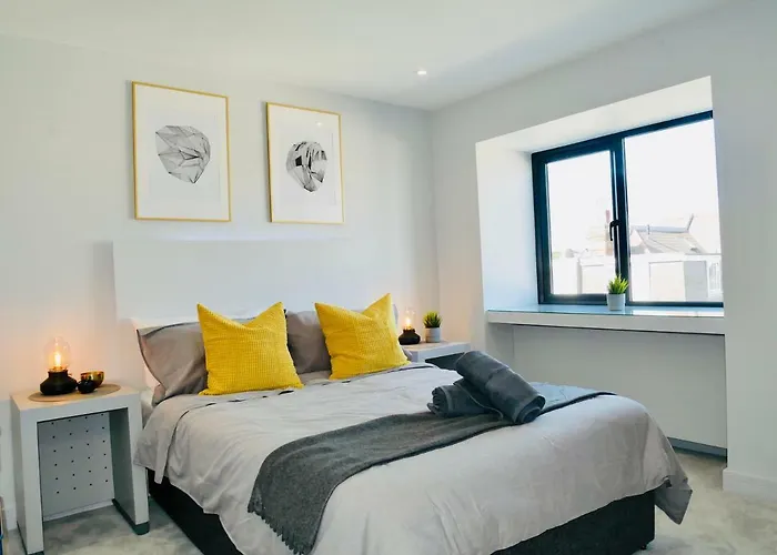 Stunning Sea View Apartment Near The Beach, Bournemouth & Poole