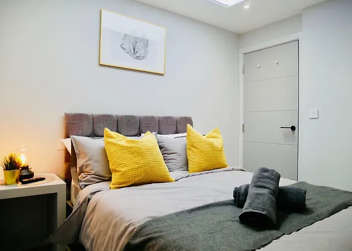 Stunning Sea View Apartment Near The Beach, Bournemouth & Poole